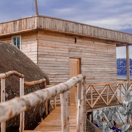 Single Cabin With Lake View Мванза Экстерьер фото