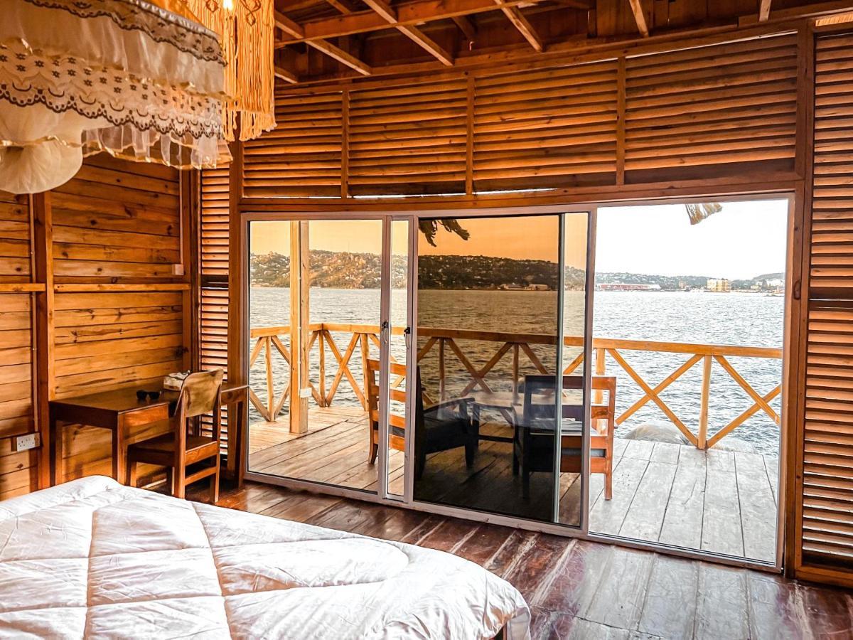 Single Cabin With Lake View Мванза Экстерьер фото