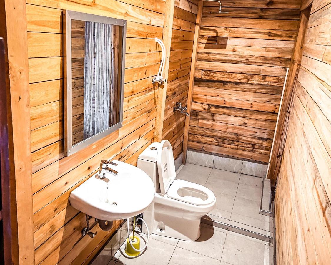 Single Cabin With Lake View Мванза Экстерьер фото